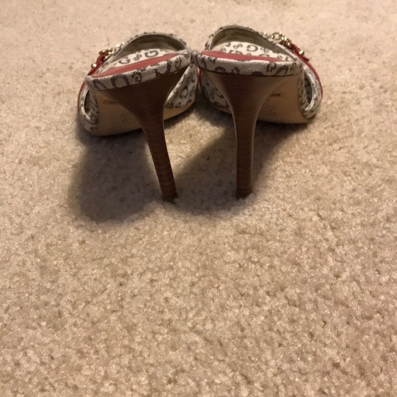Women’s size 8 medium Guess heels! - Picture 3 of 6